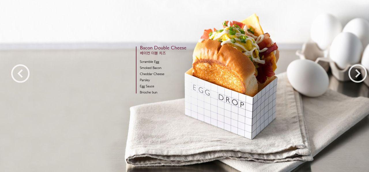 Egg Drop гахайн давхар бяслаг сэндвич, илүү бяслаг, гахайн махтай өндөг.